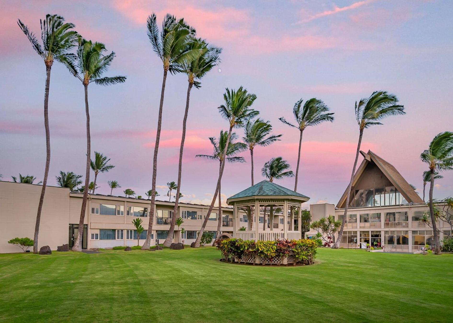 Maui Beach Hotel Kahului Exterior photo