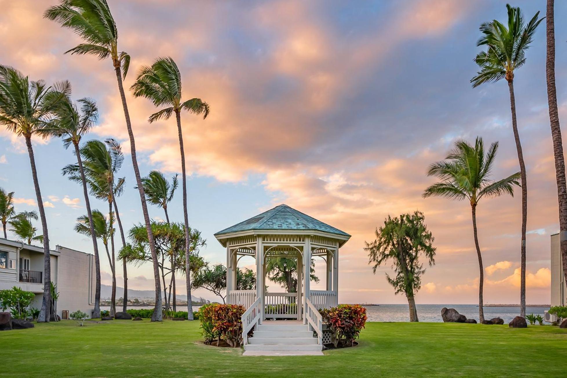 Maui Beach Hotel Kahului Exterior photo